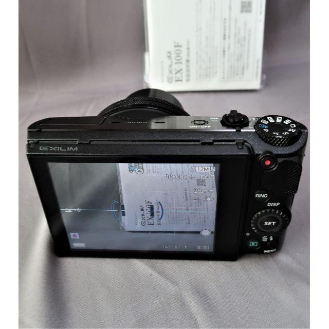 CASIO(カシオ)の全域 F2.8 ズームコンデジ　　WiFi・ﾌﾛﾝﾄｼｬｯﾀｰ搭載 スマホ/家電/カメラのカメラ(コンパクトデジタルカメラ)の商品写真