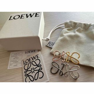 ロエベ(LOEWE)の新品未使用　ロエベ　アナグラム　ブローチ　マルチカラー(ブローチ/コサージュ)