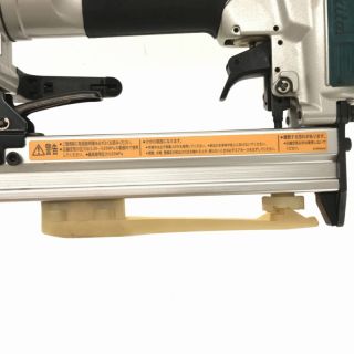 Makita - ☆美品☆makita マキタ 常圧 エアタッカー AT425A ステープル