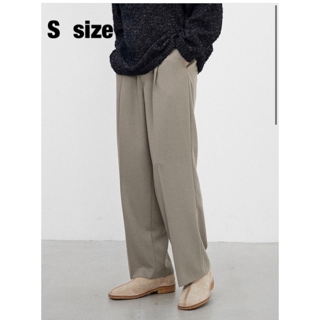 LIDNM(リドム)のWOOL BACKSATIN SLACKS メンズのパンツ(スラックス)の商品写真