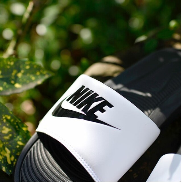 新品 ナイキ 27センチ ビクトリー ワン サンダル NIKE ベナッシ 白黒 新品 ナイキ 25センチ ビクトリー ワン サンダル NIKE ベナッシ 白黒