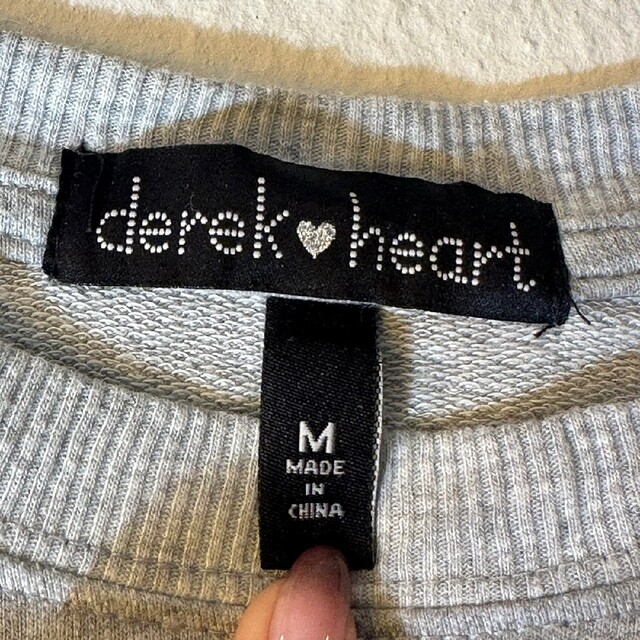 derek heart スウェット　グレー レディースのトップス(トレーナー/スウェット)の商品写真