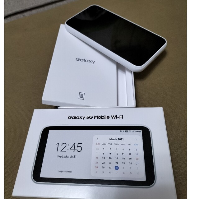 SAMSUNG(サムスン)のGalaxy ５G Mobile Wi-Fi SCR01 (White) スマホ/家電/カメラのスマホアクセサリー(その他)の商品写真