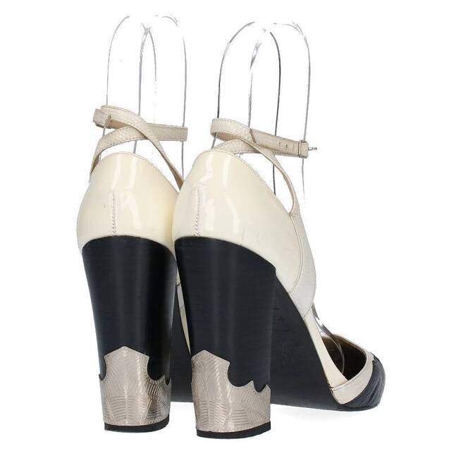TOGA PULLA(トーガプルラ)のトーガプルラ メタル装飾パンプス レディース 38 レディースの靴/シューズ(ハイヒール/パンプス)の商品写真