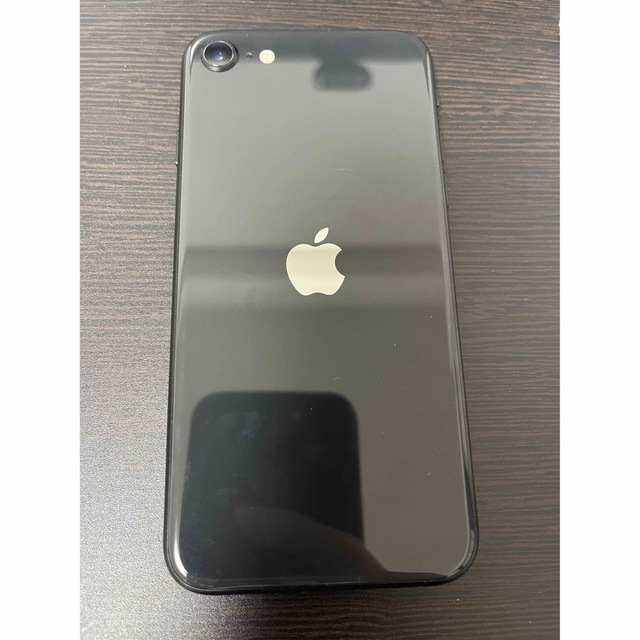iPhone(アイフォーン)のiPhone SE第2世代 64GB SIM フリー（ブラック） スマホ/家電/カメラのスマートフォン/携帯電話(スマートフォン本体)の商品写真