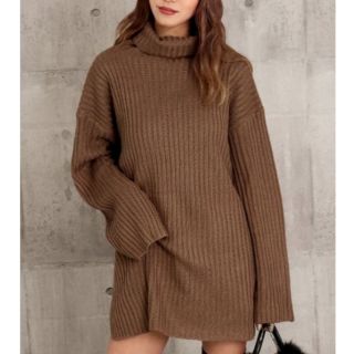 ザラ(ZARA)の【新品未使用】サイドスリットタートルニット(ニット/セーター)