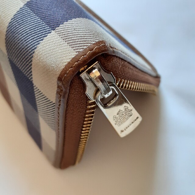 AQUA SCUTUM(アクアスキュータム)のアクアスキュターム長財布 レディースのファッション小物(財布)の商品写真