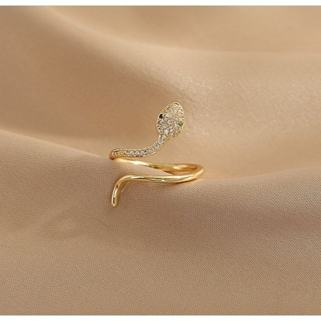 スネークリング 白蛇 cz ゴールド グリーン キラキラ お洒落 可愛い レディースのアクセサリー(リング(指輪))の商品写真