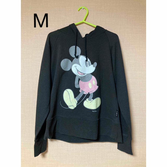 Disney(ディズニー)のフード付き🐭ミッキーマウス レディースのトップス(パーカー)の商品写真