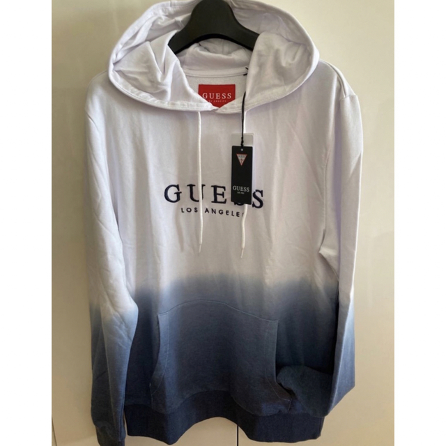 GUESS(ゲス)の新品未使用！　GUESS ゲス　ホワイトグラデーション　パーカー　Sサイズ メンズのトップス(パーカー)の商品写真