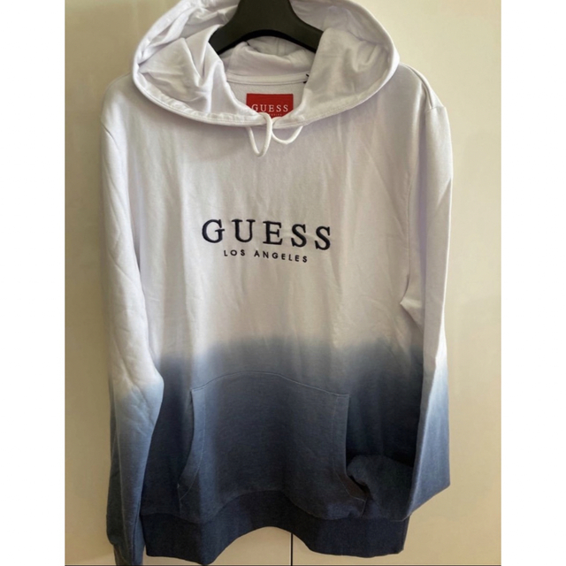 GUESS(ゲス)の新品未使用！　GUESS ゲス　ホワイトグラデーション　パーカー　Sサイズ メンズのトップス(パーカー)の商品写真