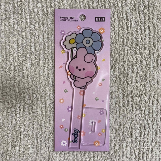 BT21(ビーティーイシビル)のBT21 minini フォトプロップ 《ハッピーフラワー》【COOKY】新品 エンタメ/ホビーのおもちゃ/ぬいぐるみ(キャラクターグッズ)の商品写真