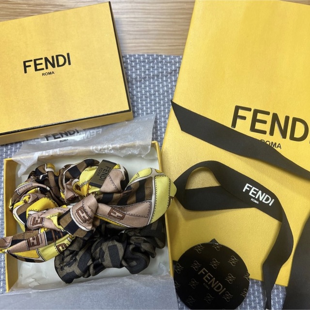 FENDIFENDI シュシュ