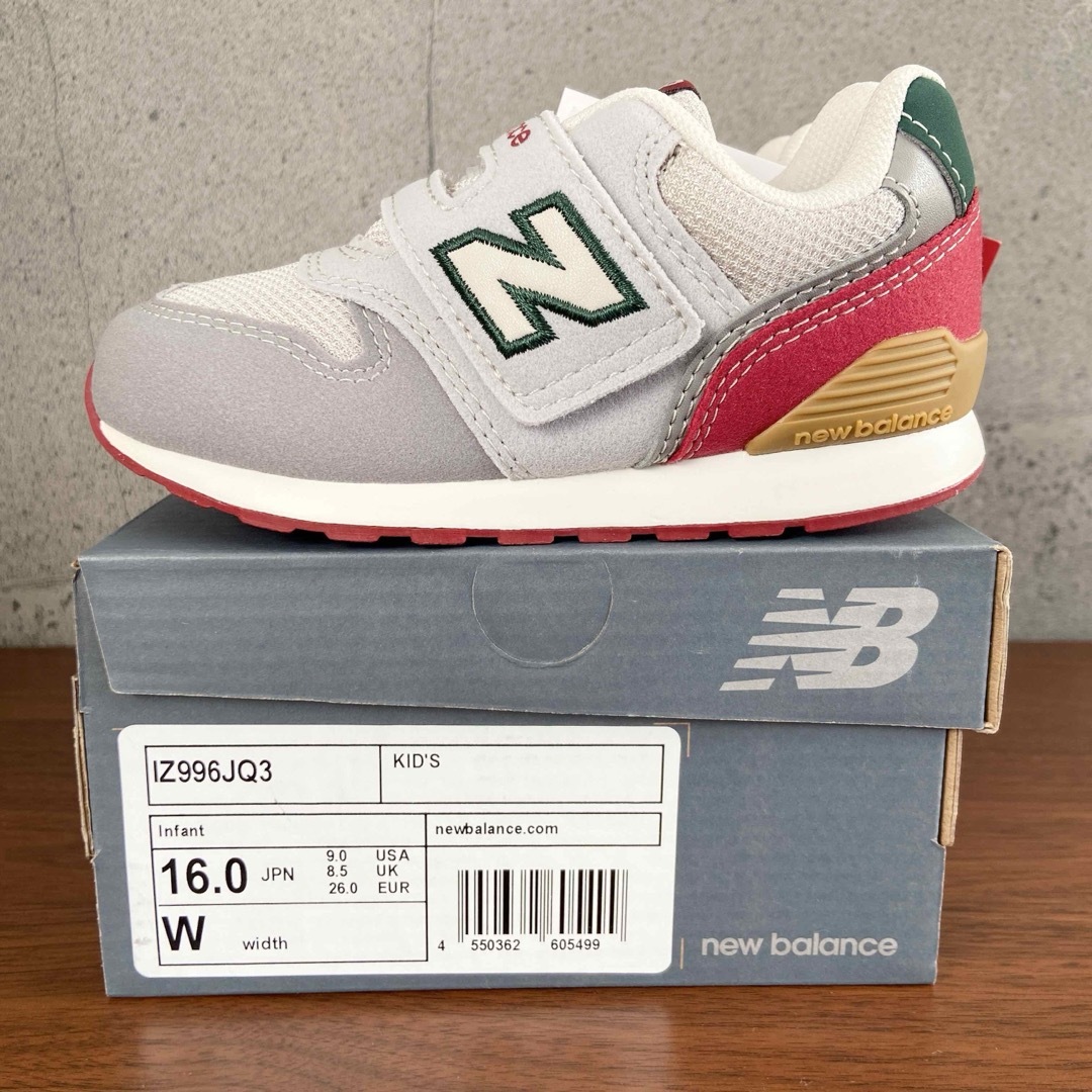 New Balance(ニューバランス)の【新品】15センチ グレー×レッド ニューバランス スニーカー キッズ キッズ/ベビー/マタニティのキッズ靴/シューズ(15cm~)(スニーカー)の商品写真