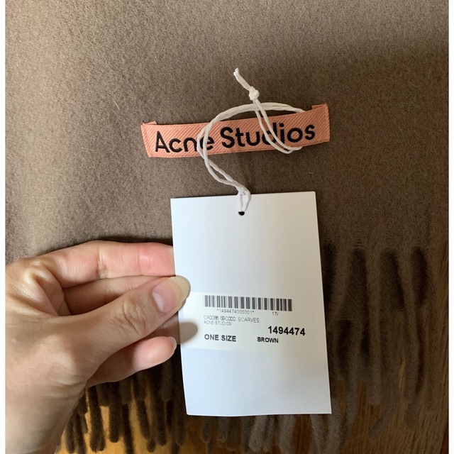 Acne Studios(アクネストゥディオズ)の新品タグ付き　ACNE STUDIOS マフラー レディースのファッション小物(マフラー/ショール)の商品写真