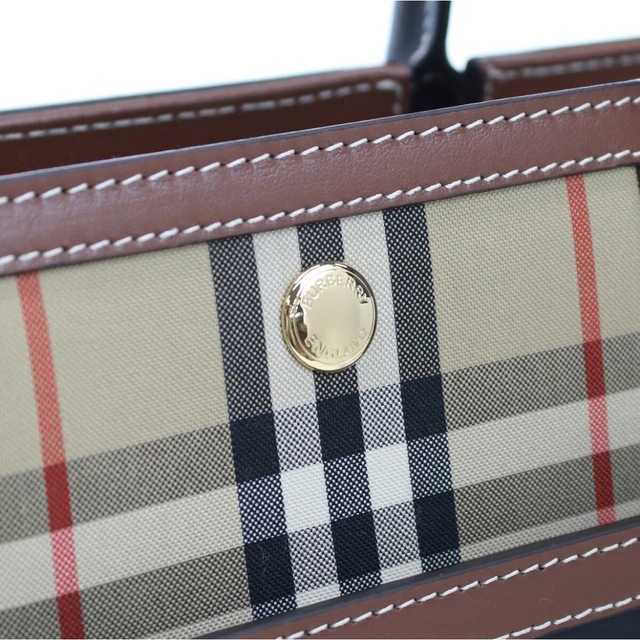 BURBERRY(バーバリー)の【国内未入荷商品】BURBERRY トートバッグ（在庫処分セール中） レディースのバッグ(トートバッグ)の商品写真