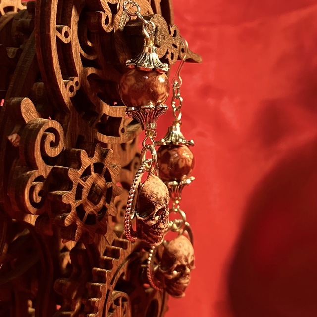 歯車と髑髏のピアス(イヤリング金具と交換可) ハンドメイドのアクセサリー(ピアス)の商品写真