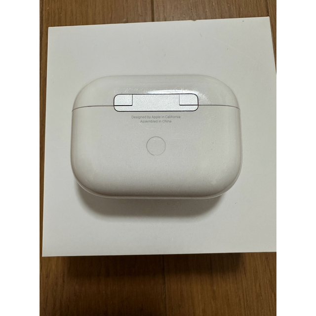 Apple(アップル)のAirPods Pro エアポッズ・プロMWP22J/A 国内正規品　付属品完備 スマホ/家電/カメラのオーディオ機器(ヘッドフォン/イヤフォン)の商品写真