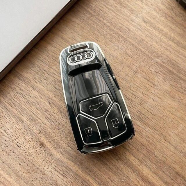 AUDI(アウディ)のアウディ Audi キーケース ブラック 黒 銀 キー カバー a4 a5 tt 自動車/バイクの自動車(車内アクセサリ)の商品写真