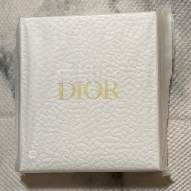 Christian Dior(クリスチャンディオール)のDior　ノベルティ　ピンバッジ　サンプルセット エンタメ/ホビーのコレクション(ノベルティグッズ)の商品写真