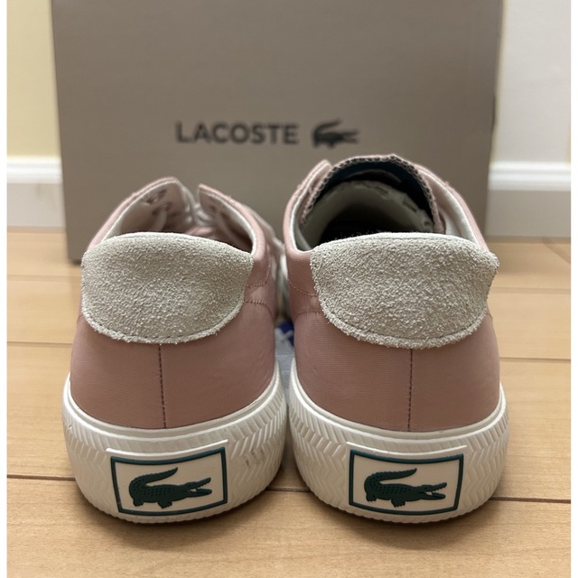 LACOSTE(ラコステ)の【新品未使用】ラコステ ローカットスニーカー 白ワニ ピンク コート系 23.0 レディースの靴/シューズ(スニーカー)の商品写真