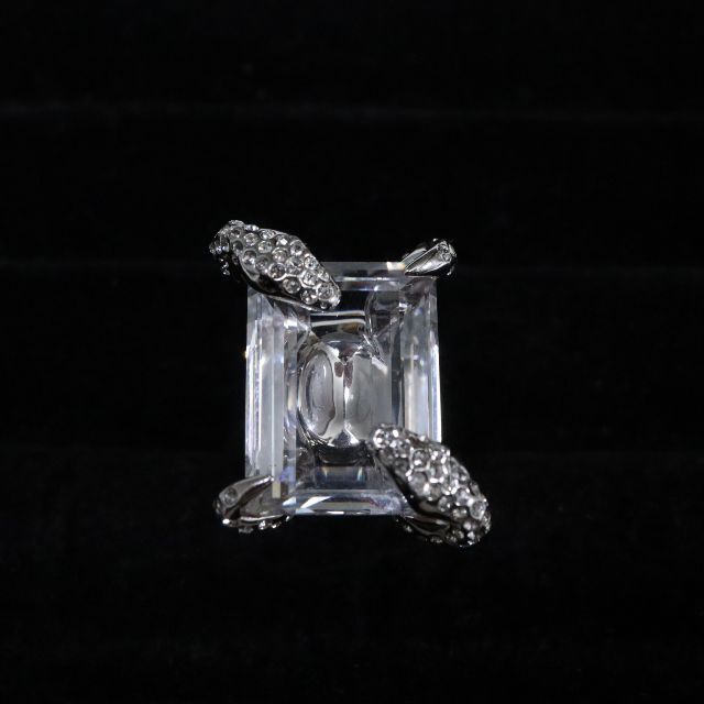 SWAROVSKI(スワロフスキー)の【匿名配送】 SWAROVSKI スワロフスキー リング 指輪 12号 ヘビ レディースのアクセサリー(リング(指輪))の商品写真