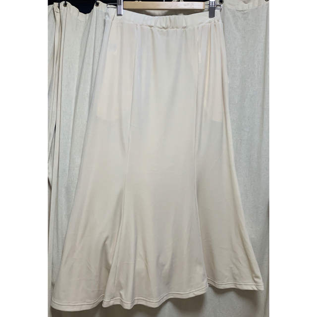 しまむら(シマムラ)の新品　しまむら　talbyyumi.  ベロアマーメイド　白　L レディースのスカート(ひざ丈スカート)の商品写真