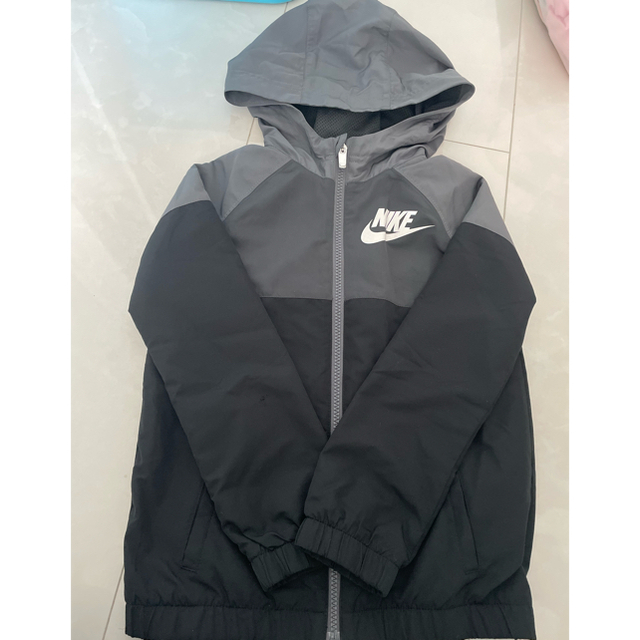 NIKE(ナイキ)のNIKE ウィンドブレーカー キッズ/ベビー/マタニティのキッズ服男の子用(90cm~)(ジャケット/上着)の商品写真