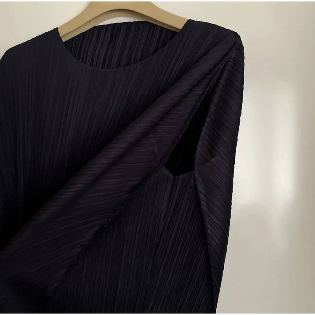 PLEATS PLEASE ISSEY MIYAKE(プリーツプリーズイッセイミヤケ)のPLEATS PLEASE ISSEY MIYAKE ワンピース3ダークネイビー レディースのワンピース(ロングワンピース/マキシワンピース)の商品写真