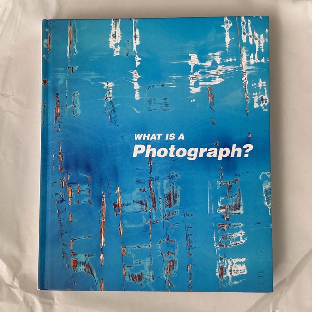 285cm横WHAT IS A Photograph? ハードカバー アート 洋書 英語版 - 洋書