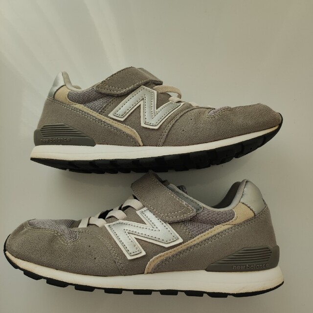 New Balance(ニューバランス)のNew Balance　YV996　グレー　22cm キッズ/ベビー/マタニティのキッズ靴/シューズ(15cm~)(スニーカー)の商品写真