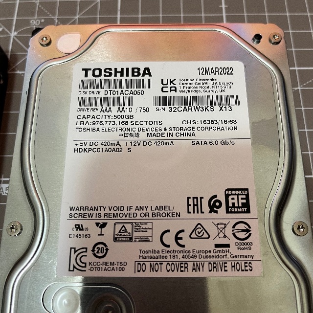 東芝(トウシバ)の東芝 3.5インチ 500GB SATA HDD ×2本セット スマホ/家電/カメラのPC/タブレット(PCパーツ)の商品写真