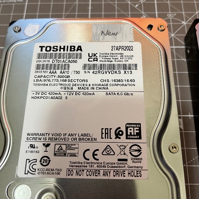 東芝(トウシバ)の東芝 3.5インチ 500GB SATA HDD ×2本セット スマホ/家電/カメラのPC/タブレット(PCパーツ)の商品写真