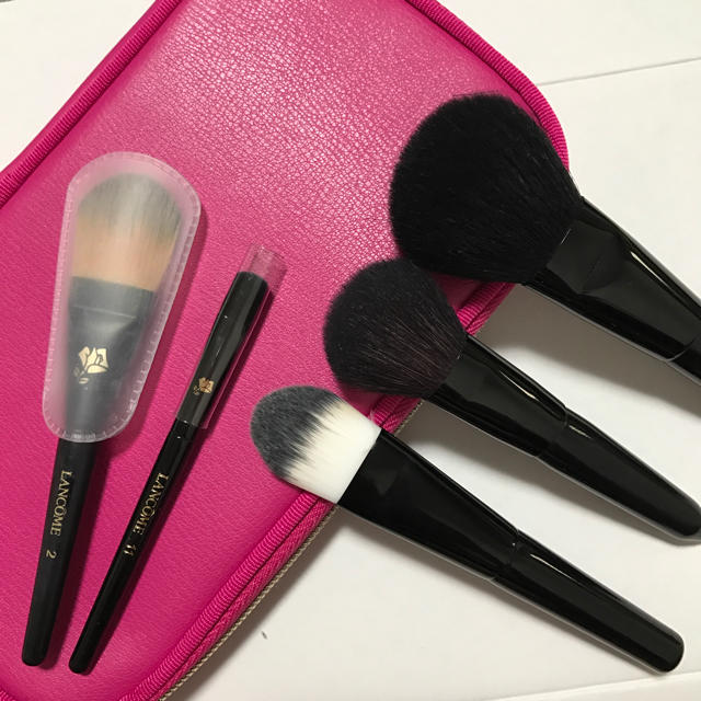 Yves Saint Laurent Beaute(イヴサンローランボーテ)のYSL♡ブラシ 3本 + LONCOME♡ブラシケースPink・ブラシ2本 コスメ/美容のキット/セット(コフレ/メイクアップセット)の商品写真