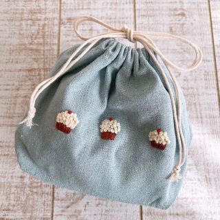 handmade✤刺繍巾着みっつ並んだよmuffinマフィン カップケーキ(ポーチ)