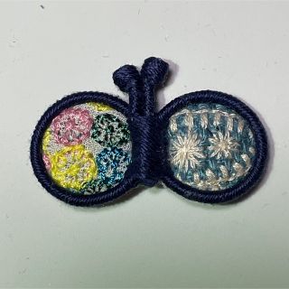 mina perhonen - sold ミナペルホネン swing camellia ブローチ