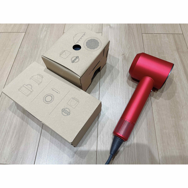 Dyson(ダイソン)の【未使用】dyson ヘアドライヤー HD08 レッド ダイソン スマホ/家電/カメラの美容/健康(ドライヤー)の商品写真