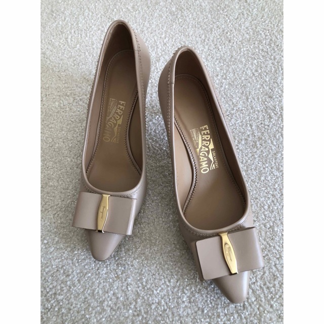 Salvatore Ferragamo - 値下げFerragamoパンプス☆24cm美品フェラガモ