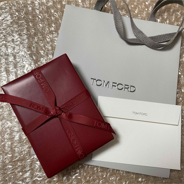 TOM FORD BEAUTY(トムフォードビューティ)のトムフォード　限定　アイカラークォード　エレクトリックチェリー　新品 コスメ/美容のベースメイク/化粧品(アイシャドウ)の商品写真