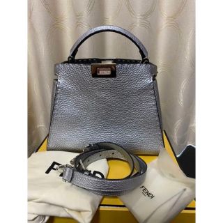 フェンディ(FENDI)のfendi ピーカブー　エッセンシャリー(ハンドバッグ)