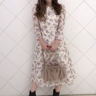 ウィルセレクション(WILLSELECTION)の美品 ﾌﾗﾜｰﾚｰｽﾊﾞｯｸﾘﾎﾞﾝﾜﾝﾋﾟｰｽ 花柄 ﾚｰｽ(ロングワンピース/マキシワンピース)