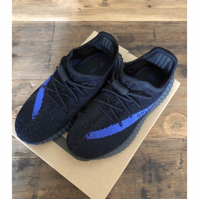 YEEZY（adidas）(イージー)のadidas YEEZY Boost 350 V2 KIDS キッズ/ベビー/マタニティのキッズ靴/シューズ(15cm~)(スニーカー)の商品写真