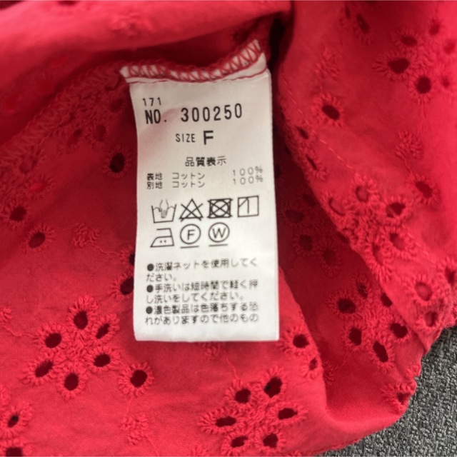 NICE CLAUP 半袖シャツ　F 赤 レディースのトップス(シャツ/ブラウス(半袖/袖なし))の商品写真
