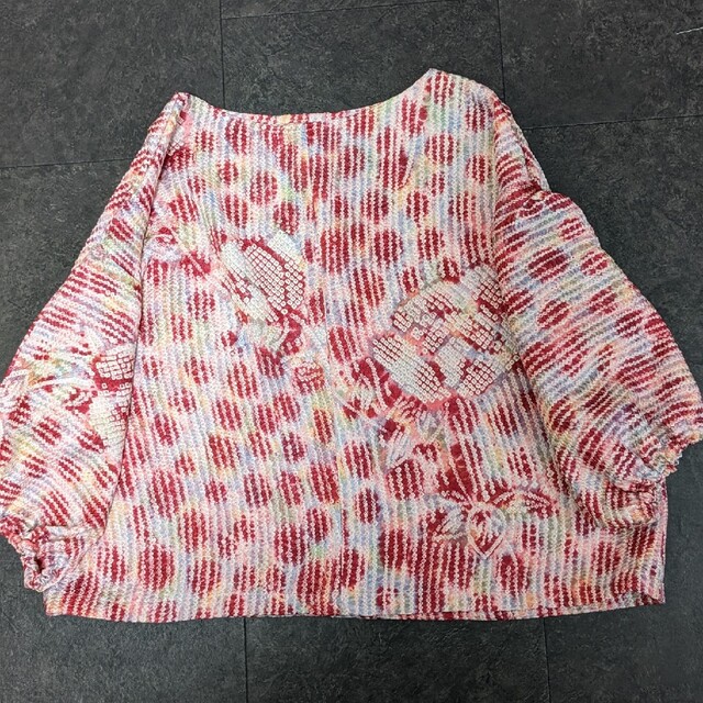 正絹 赤系の総絞り 着物リメイク プルオーバーの通販 by さゆ's 正絹 赤系の総絞り 着物リメイク プルオーバーの通販 by さゆ's