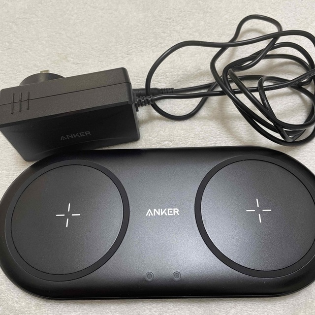 Anker PowerWave 10 Dual Pad スマホ/家電/カメラのスマートフォン/携帯電話(バッテリー/充電器)の商品写真
