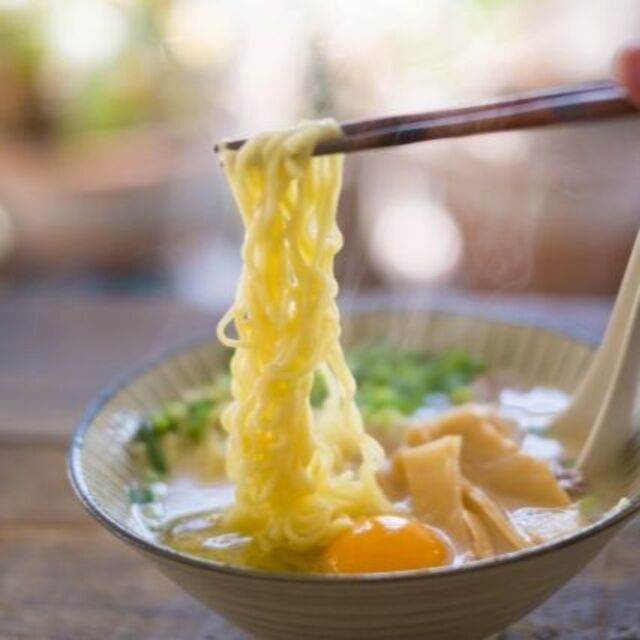 激安 3箱買い 人気NO1 うまかっちゃん 九州博多庶民の豚骨ラーメン ...