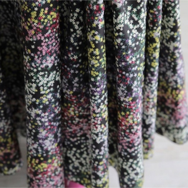 Drawer(ドゥロワー)のSHE Tokyo Michell flowerスカート🌿 レディースのスカート(ロングスカート)の商品写真