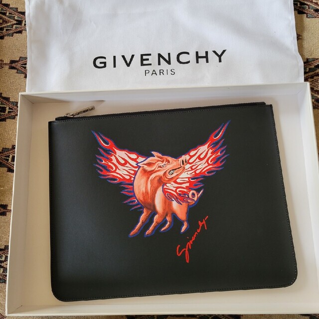 ＧＩＶＥＮＣＨＹ　ソディアックコレクションクラッチバック