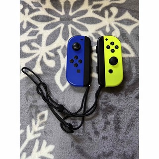 ニンテンドースイッチ(Nintendo Switch)のニンデンドーSwitchネオンブルー、イエロージョイコン(その他)