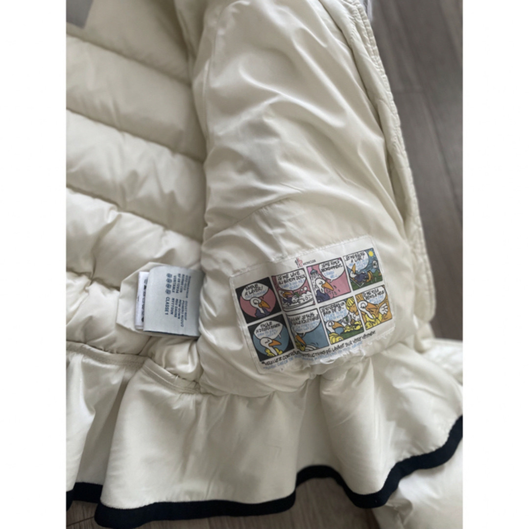 MONCLER(モンクレール)の11/5まで　ちま様専用モンクレール　ホワイト　ショートダウン　サイズ1 レディースのジャケット/アウター(ダウンジャケット)の商品写真